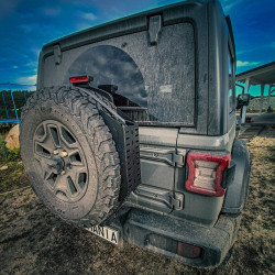Universal spare tire mount